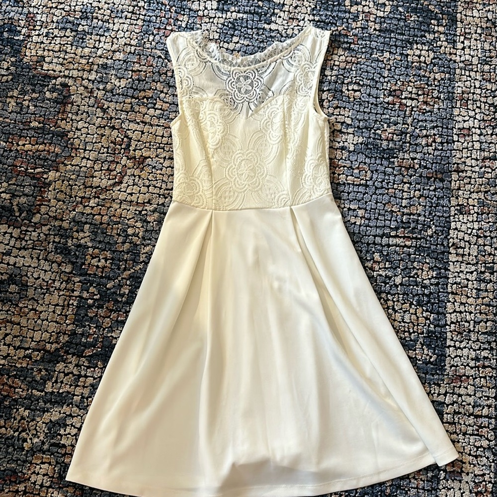 Francessca’s White Lace Detailed Dress